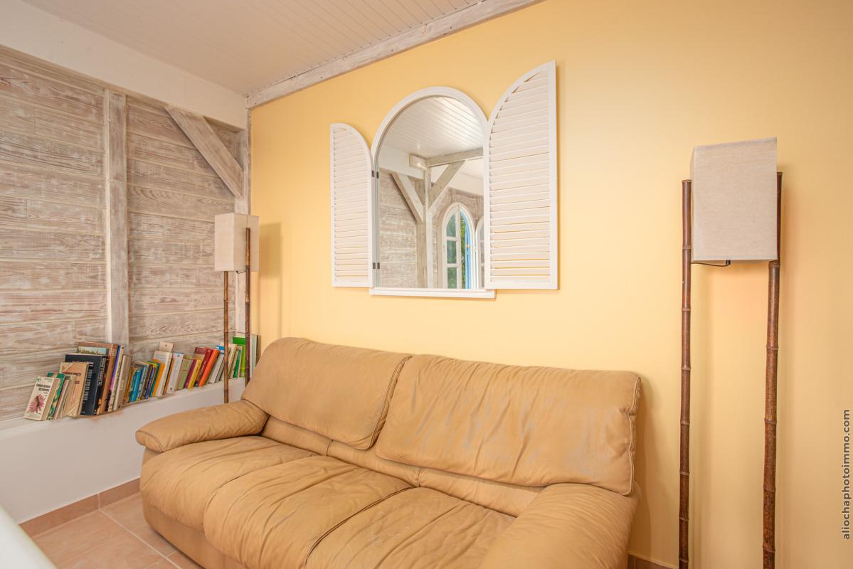 27 Location-villa-Martinique_ chambre salon canapé